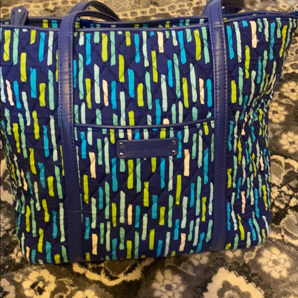 Vera Bradley tote shoulder strap bag with zipper closure